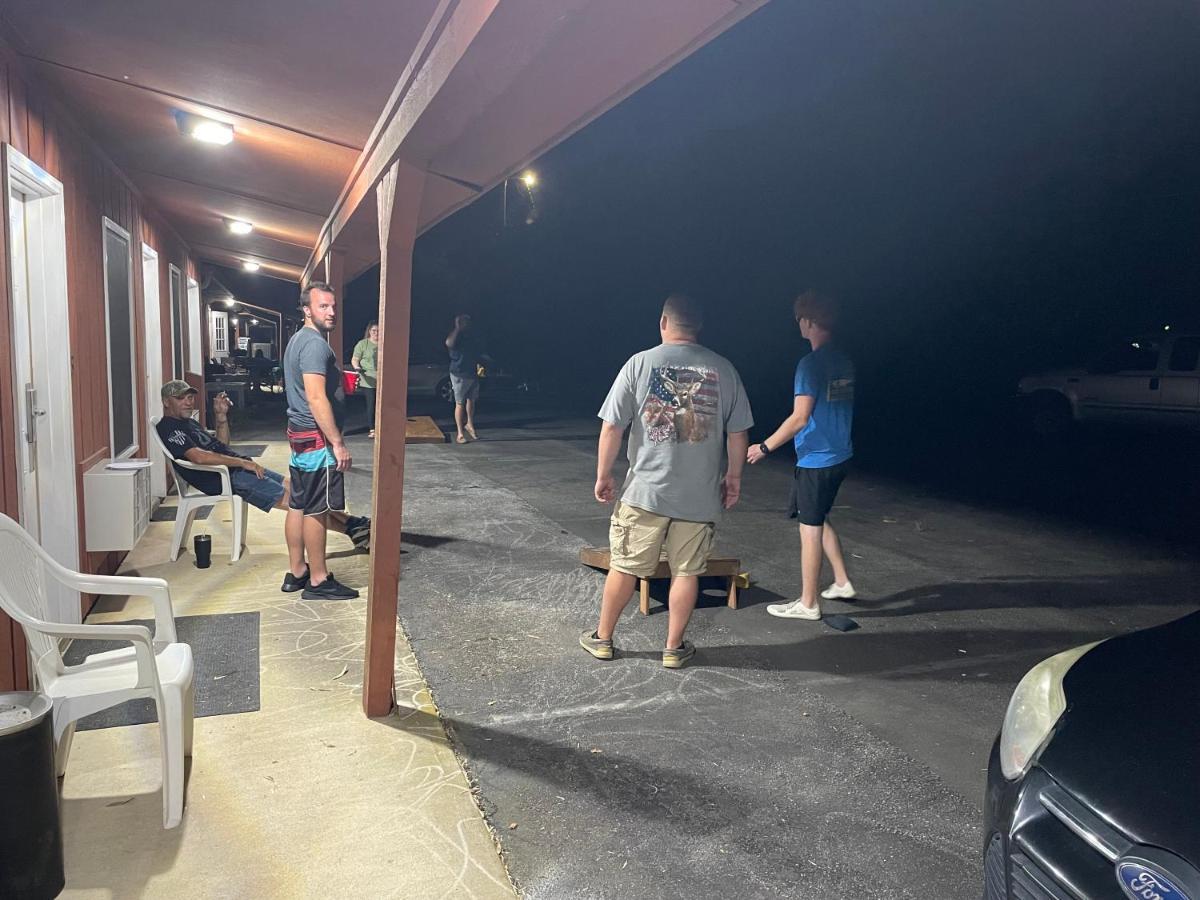 Pine Valley Motel Spruce Pine Εξωτερικό φωτογραφία